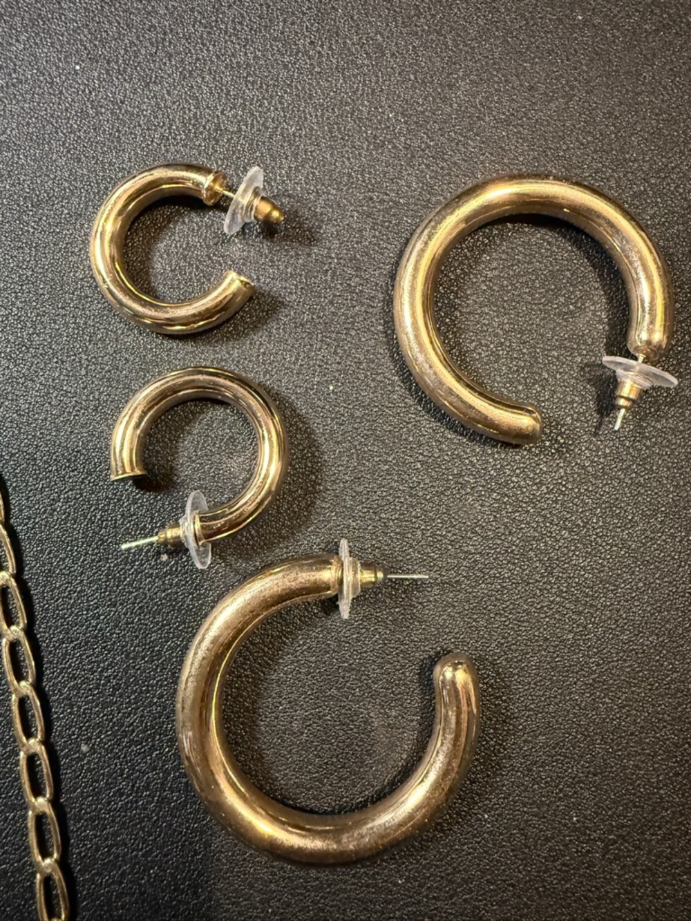 Kendra Scott Gold-Link Chain Necklace with Gold Hoop Earrings Set - Picture 3 of 3